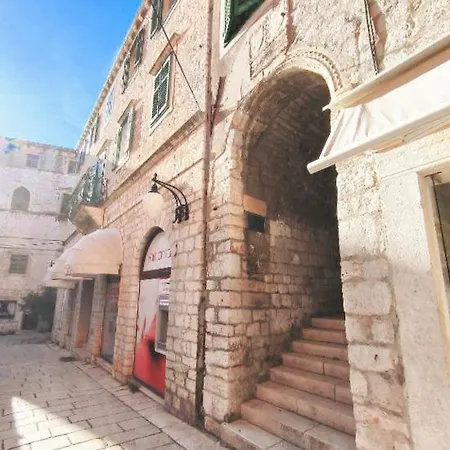 بيت ضيافة Centrum Luxury شيبينيك