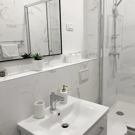 Centrum Luxury 4* שיבניק