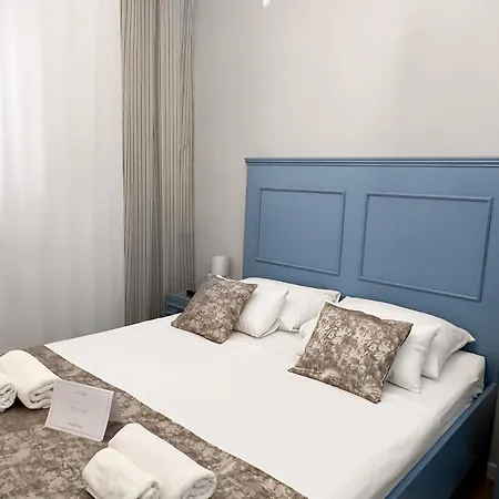 Centrum Luxury ゲストハウス 4*