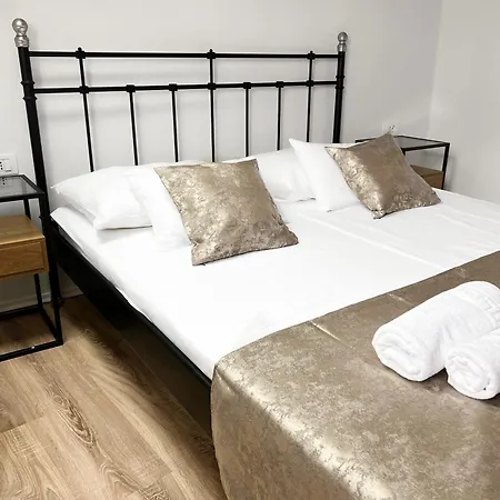 Centrum Luxury 4* シベニク