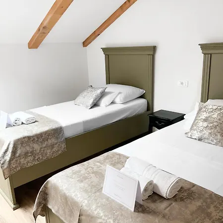 Centrum Luxury ゲストハウス 4*